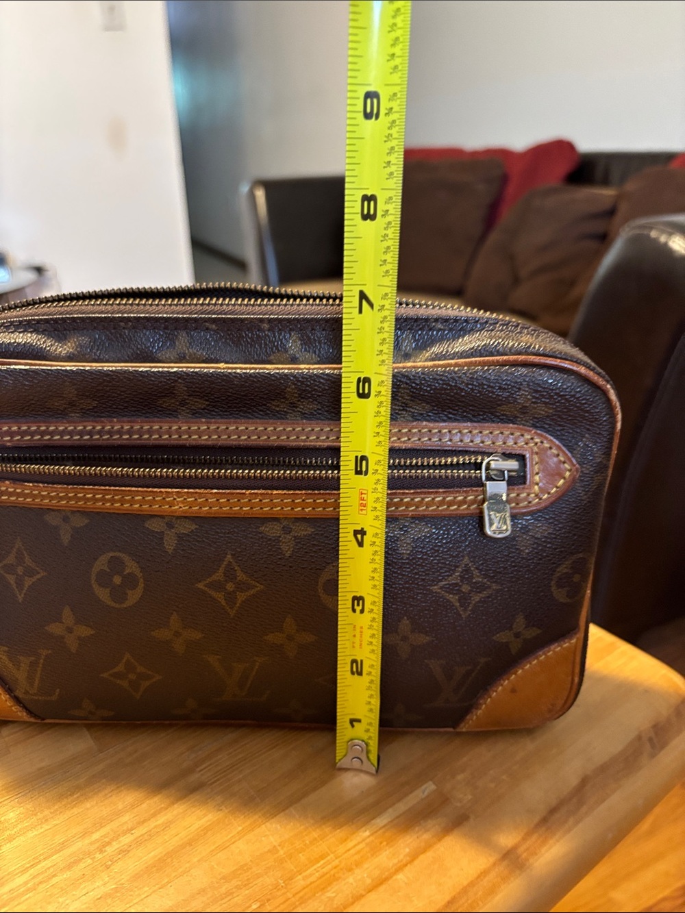 BUY THE CLUTCH/WRISTLET AT ASKING PRICE AND GET THE WALLET INCLUDED FOR FREE. - Picture 16 of 16